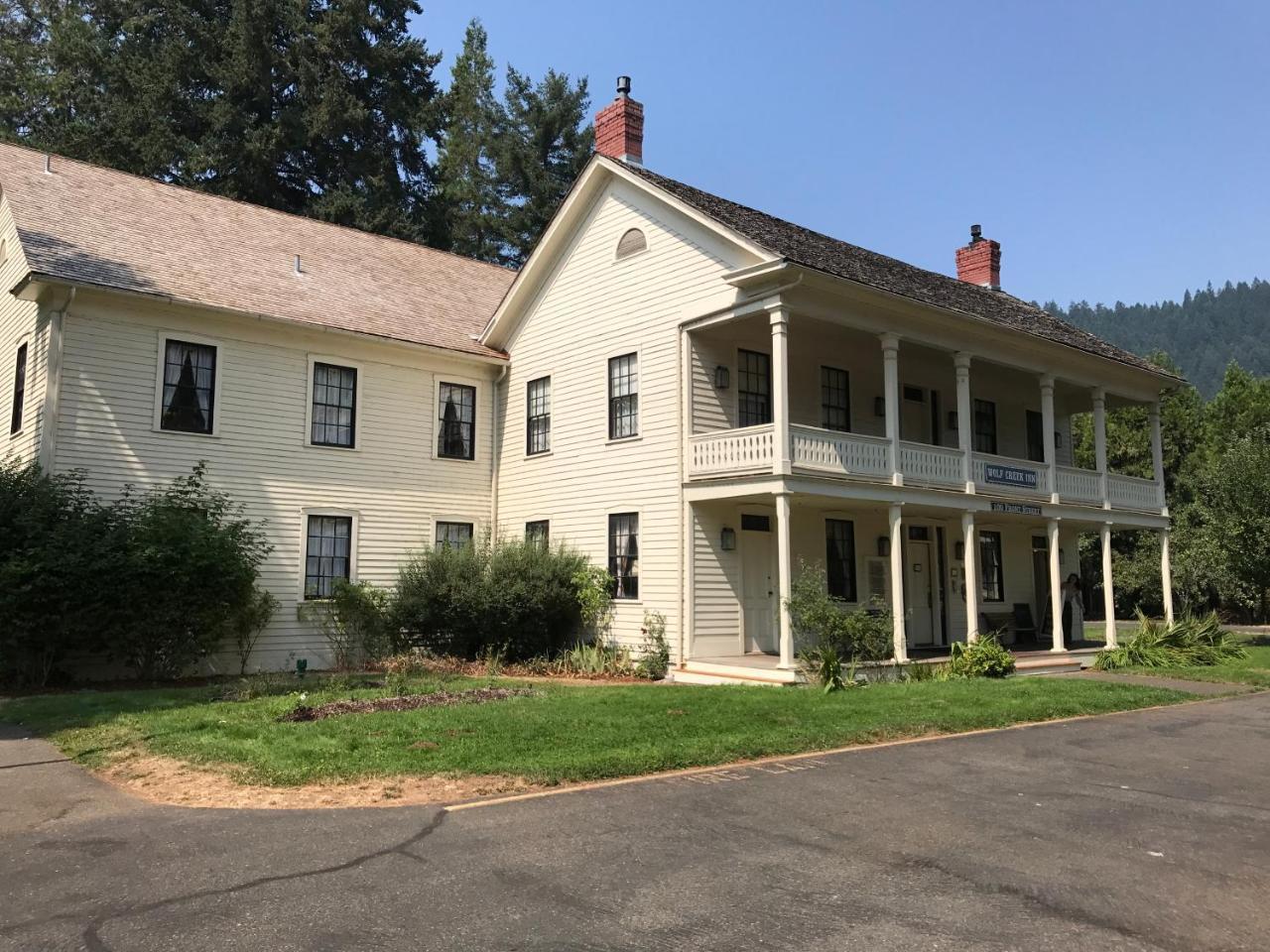 Wolf Creek Inn & Tavern Exterior foto